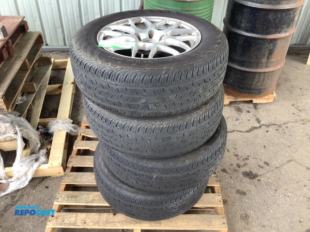 Lot 2-67168 - Lot of 4 continental p235/65 r17