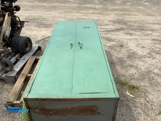 Lot 2-96249 - doall bandsan cabinet