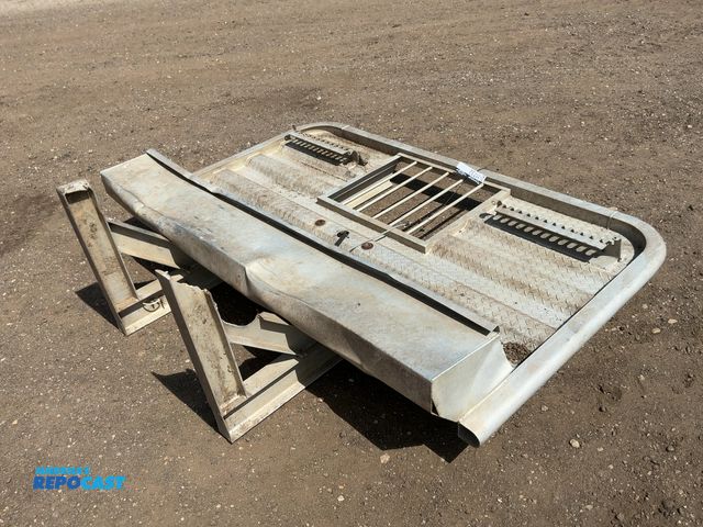 Repocast.com - Lot 2-11732 - Used Aluminum Headache Rack for Semi, has ...