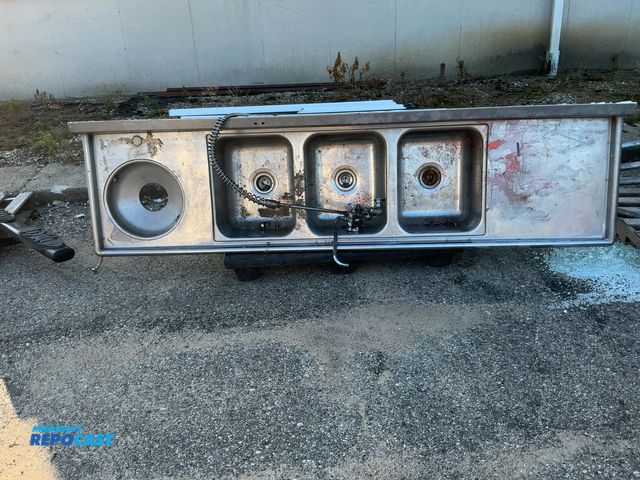 Lot 2-91632 - Commercial 3-compartment stainless restaurant stainless steel kitchen sink