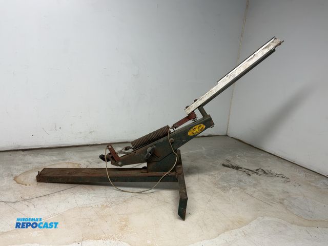 Lot 2-67524 - Sportsmans TRIUS model 73-X trap and skeet shotgun clay pigeon shooter, portable