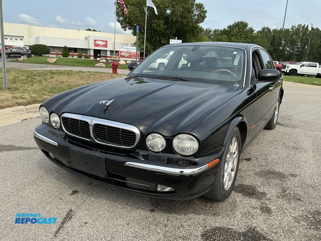 Lot 2-16329 - 2004 Jaguar XJ8 Short Wheel Base Sedan RWD