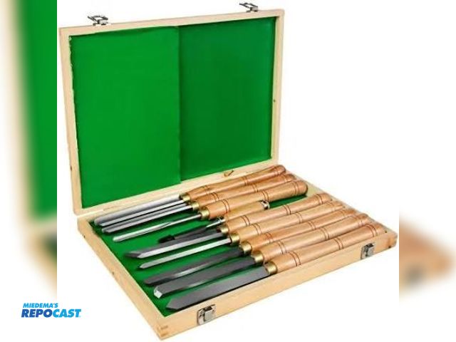 Lot 2-95100 - VEVOR old fe lathe chisel 8 piece wood lathe chisel model WD410-8A (case not as in stock photo)