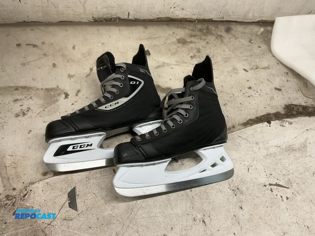 Lot 2-33085 - Pair of CCM 01 ice skates