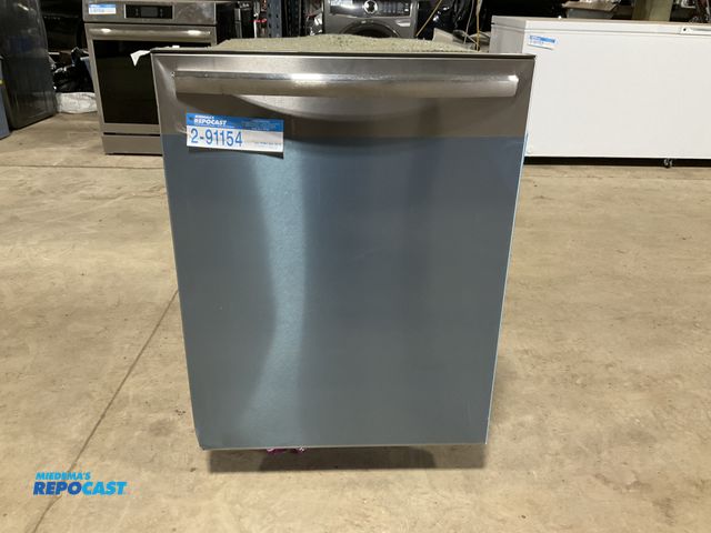 Lot 2-91154 - Scratch & Dent Frigidaire Gallery  GDSH4715AF0A Dishwasher