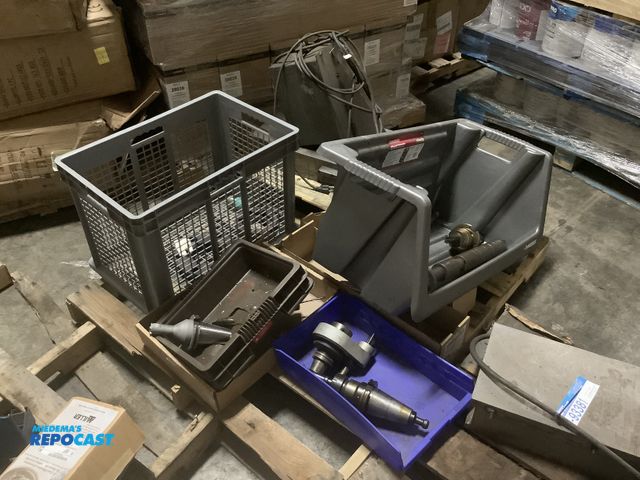 Lot 2-93385 - Lot of adjustable boring heads, a tool holder, milling machine arbors, a grinding chuck, and more