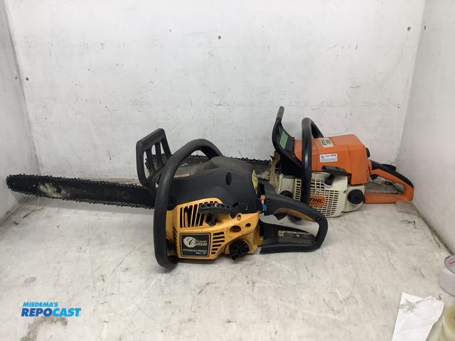 Lot 2-93421 - Lot of (1) Poulan Pro Classic PP4218AV 42cc 18” Gas Chainsaw, and (1) Stihl 025 15” Gas Chainsaw