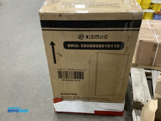 Lot 2-99525 - Kismile BD-88B-E Mini Refrigerator Kismile black refrigerator mini.
