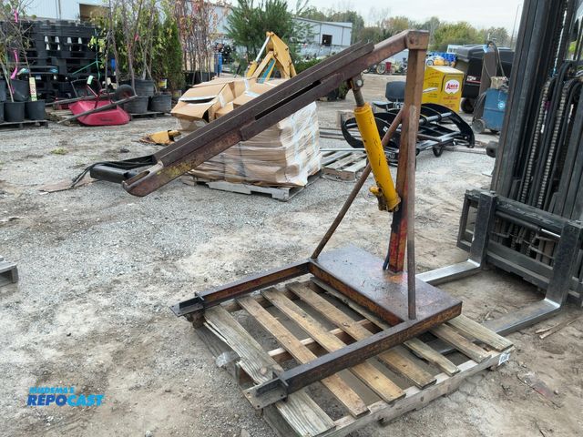 Lot 2-67778 - Star Machine &amp; Tool Engine Hoist