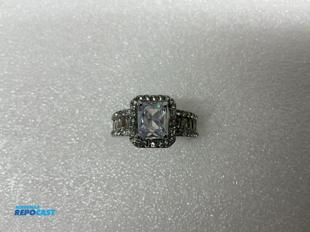 Lot 2-18113 - Silver synthetic cubic zirconia color stone, size 10 1/2