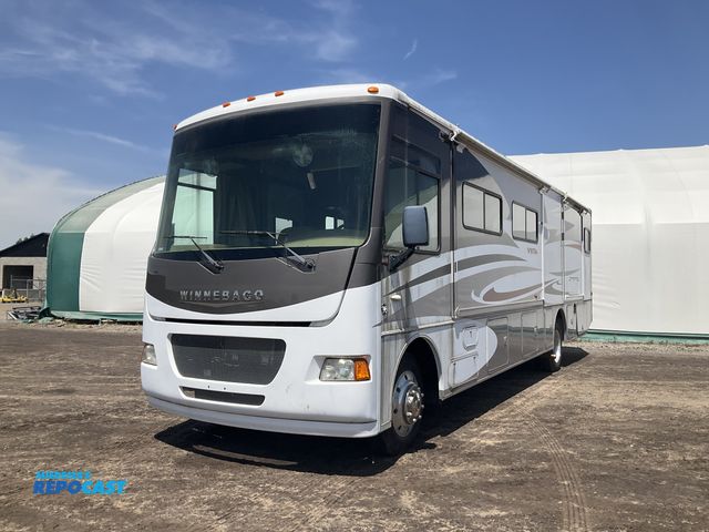 Lot 2-70340 - 2013 Winnebago F53 Vista Class A Motorhome RWD
