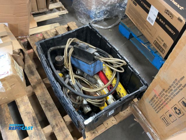 Lot 2-76293 - Lot of Assorted Hydraulic Cylinders w/ Pneumatic Hydraulic Pump &amp; Accessories