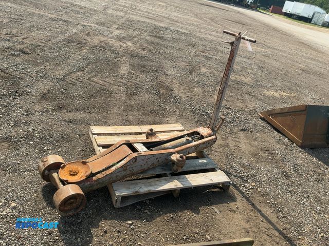 Lot 2-40649 - Used Large Hydraulic Floor Jack, 10 Ton capacity, approx. 6' long overall, Non-Working