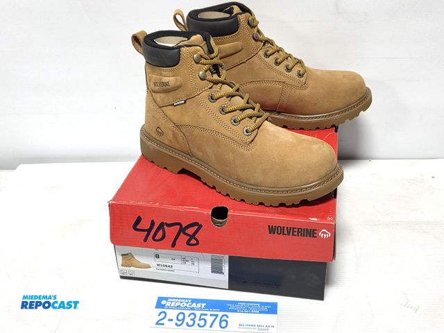 Lot 2-93576 - pair of new Wolverine FLOORHAND work boots, size 8.