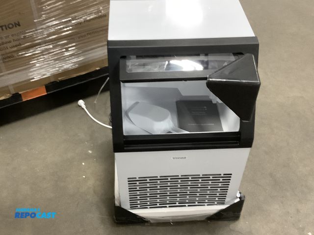 Lot 2-95147 - Automatic ice maker. SKU: 5803607010027