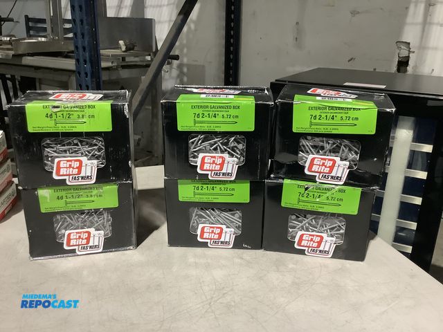 Lot 2-13812 - (4) 5lb Boxes of Grip Rite 7d 2-1/4” exterior galvanized box nails, (2) 5lb Boxes of 4d 1-1/2”.
