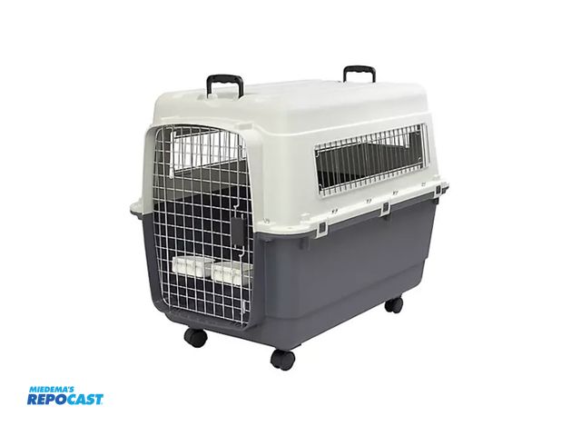 Lot 2-69689 - SPORTPET Design Item NO. CM-2004-CSO X-large Plastic Kennel