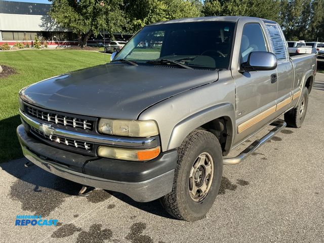 Lot 2-45186 - 2002 Chevrolet Silverado 1500 Extended Cab Standard Box Pickup Truck 4x4