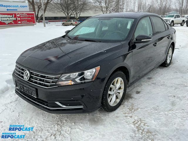 Lot 2-92607 - 2018 Volkswagen Passat R-Line Sedan FWD