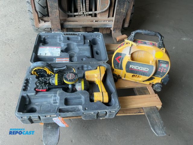 Lot 2-40197 - Ridgid SR-20 Line Locator with Ridgid SeekTech ST-330R Transmitter, Receiver takes C Batteries and D...