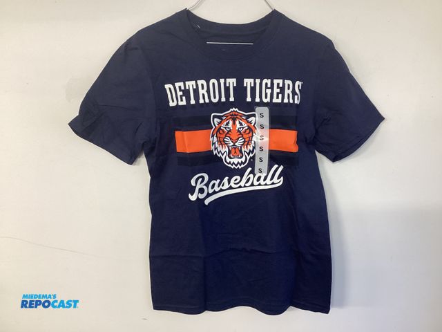 Lot 2-92921 - New Detroit Tigers Baseball T-shirt. By CSA. Genuine MLB Merchandise. Size Small