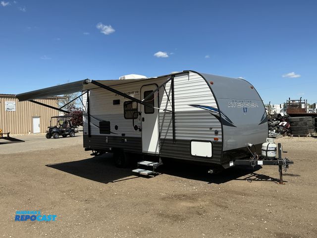 Lot 2-22896 - 2021 Prime Time Avenger LT 17BHS Camper Travel Trailer