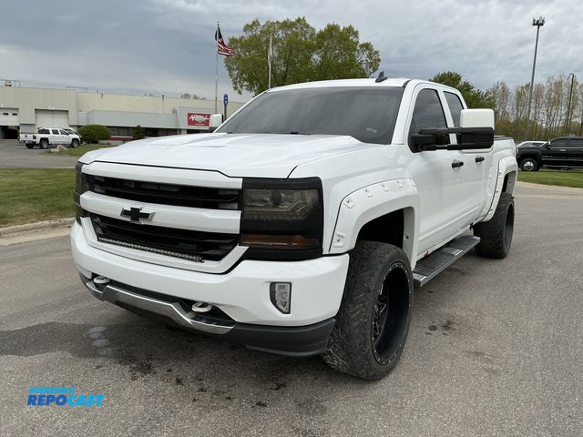 Lot 2-40676 - 2016 Chevrolet Silverado 1500 Great Lakes Edition Double Cab Standard Box Pickup Truck 4x4