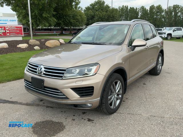 Lot 2-49880 - 2016 Volkswagen Touareg VR6 Lux SUV 4x4