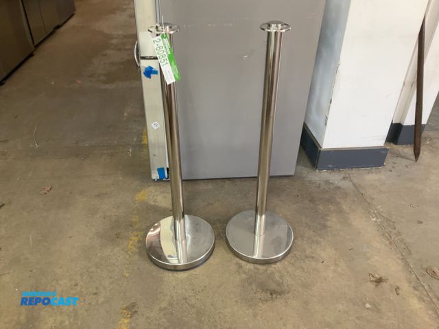 Lot 2-60851 - Metal Valet poles