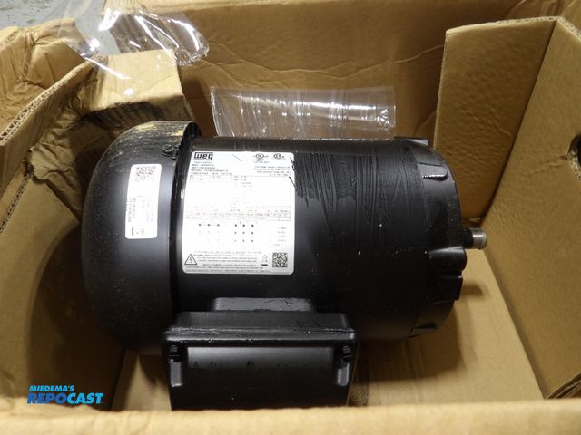 Lot 2-51028 - WEG, general purpose motor, 0.75 hp, 3 phase, 1755 rpm, 208-230/460v, 60hz, 56 c frame, NEMA MG-1