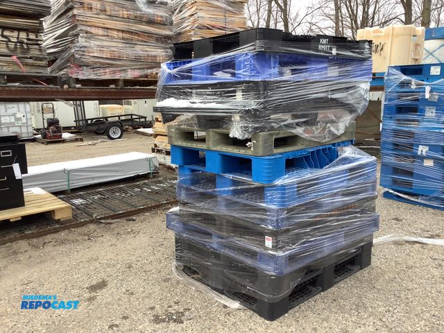 Lot 2-15552 - 11 Various color and size plastic stackable pallets