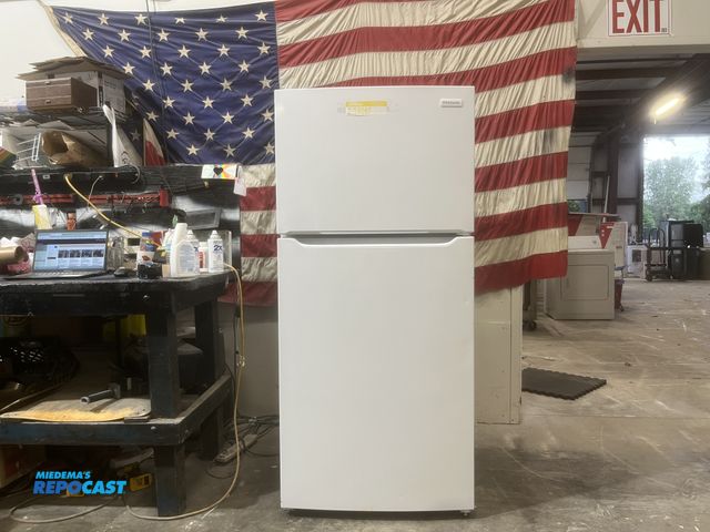 Lot 2-59087 - frigidaire freezer on top Refrigerator/Freezer eventemp fresh storage  humidity controlled crisper