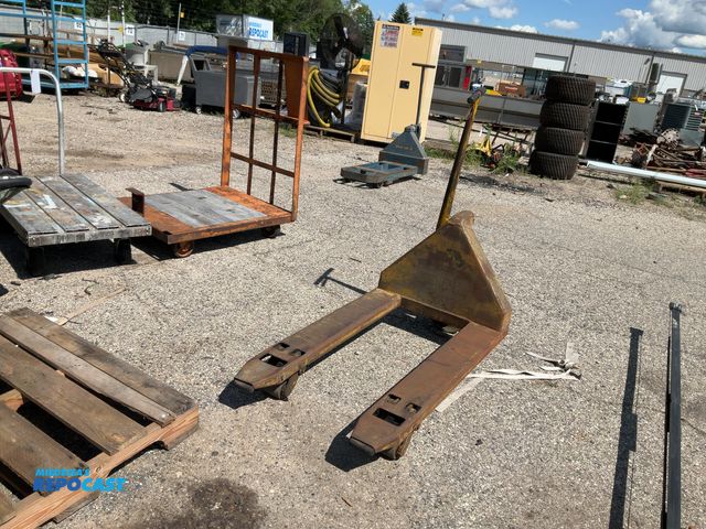 Lot 2-99724 - Yellow pallet jack