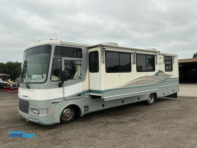 Lot 2-30150 - 1998 Southwind 32V Special Edition Class A Motorhome