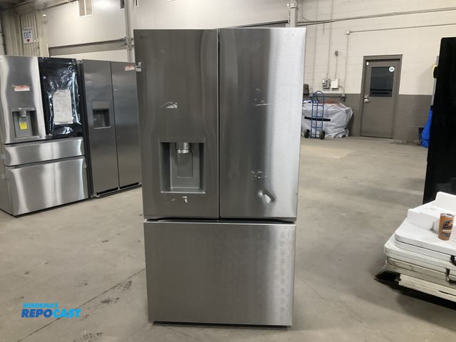 Lot 2-55203 - Scratch & Dent LG LRYXC2606S Refrigerator/Freezer