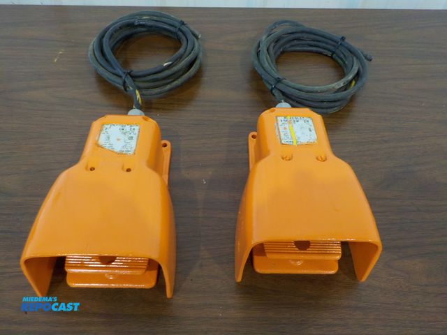 Lot 2-23630 - (2) Hercules Foot Switch Heavy Duty - power cords