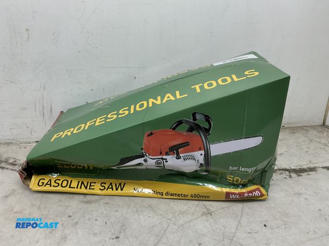 Lot 2-34890 - (1) Brand new Professional Tools, Model WL-5200, 2-stroke Gas powered Chain saw with 50cm (approx. 1...
