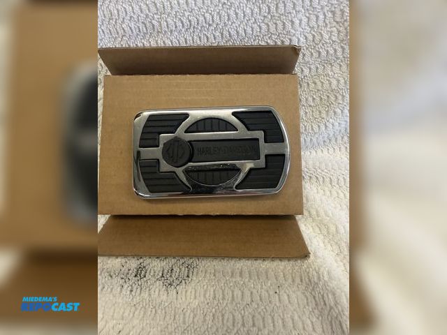 Lot 2-74179 - Harley Davidson 44248-96 Multi-Fit Nostalgic Brake Pedal Cover Kit