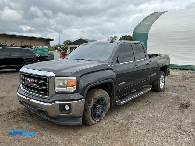 Lot 2-90452 - 2015 GMC Sierra 1500 SLE Double Cab 4WD Double Cab Standard Box Pickup Truck 4x4