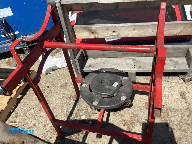 Lot 2-76785 - VEVOR hydraulic pipe bender 12 tons to 16 ton manual capacity for bending metal piping, with garbage...