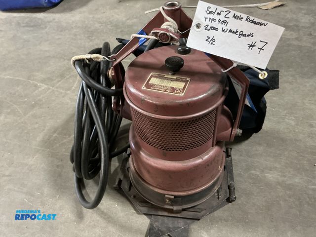 Lot 2-96371 - 2,000 watt Molequartz Type 4091 Mighty Mole studio fixture spotlight