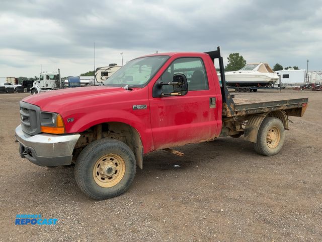 Lot 2-40132 - 2001 Ford F-250 XL Super Duty Regular Cab Flatbed Pickup Truck 4x4