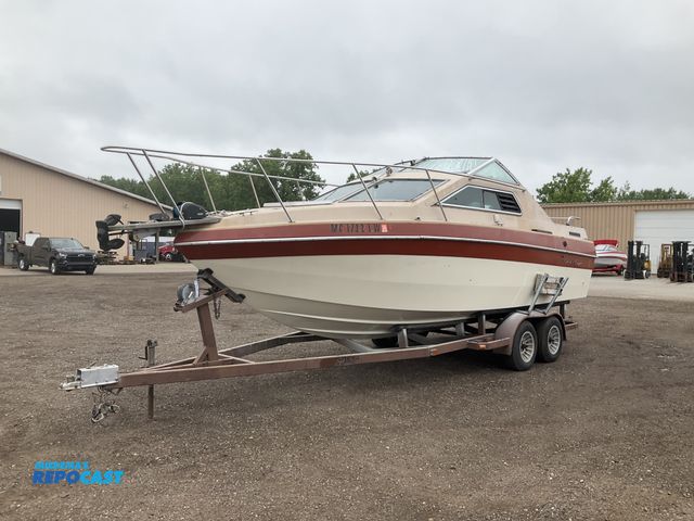 Lot 2-34315 - 1984 CHRISCRAFT 232 22’ 2” Cuddy Cabin Boat