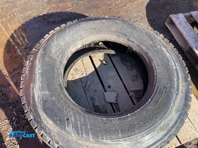 Lot 2-72687 - 1 Recapped Sumitomo 11 R 22.5 tire.
