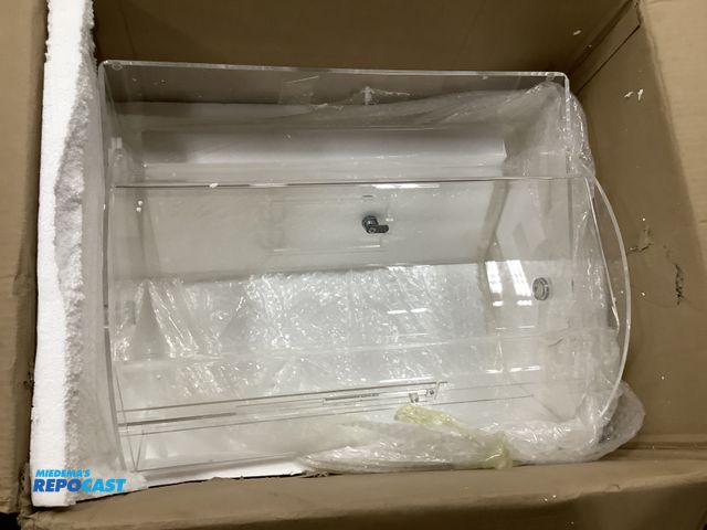 Lot 2-96761 - Clear showcase case.