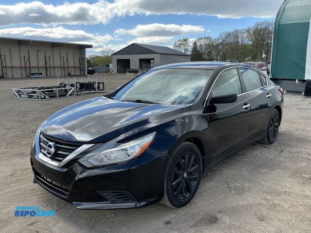 Lot 2-51031 - 2018 Nissan Altima 2.5 SV Sedan FWD