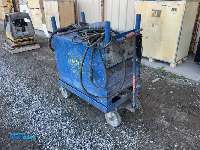 Lot 2-31753 - Miller S.R.H. 444 heavy-duty, 3-phase constant-current (CC) DC arc welding and air carbon-arc cuttin...