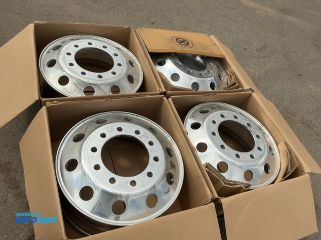 Lot 2-11601 - Lot of (4) Accuride Aluminum 22.5"x8.25" 10 Lug Semi Wheels