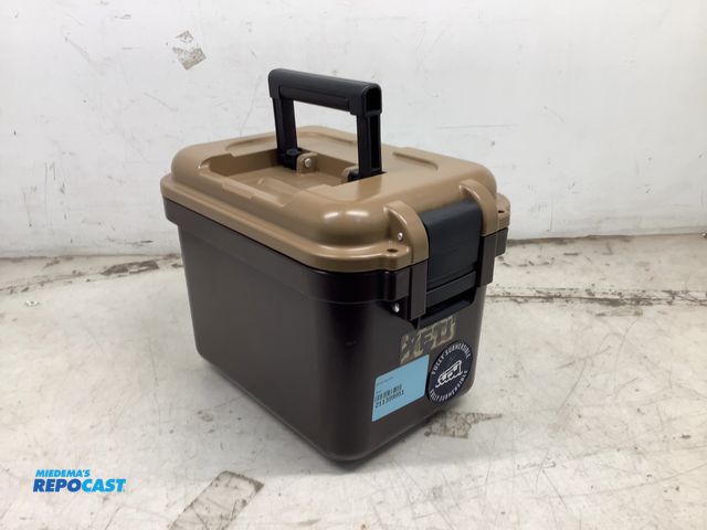 Lot 2-15651 - New Yeti Fully submersible cooler