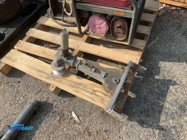 Lot 2-18590 - Guidemaster centering spindle reel part
